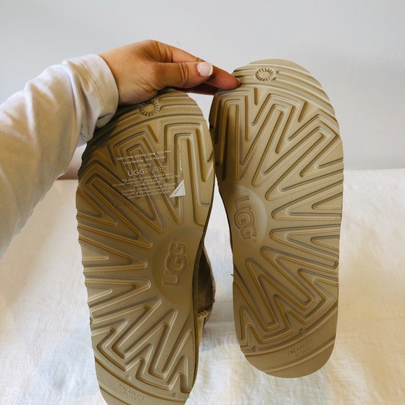 UGG Australia**Gold Kids Boots**US 8/ US 5**$150 - Picture 5 of 6